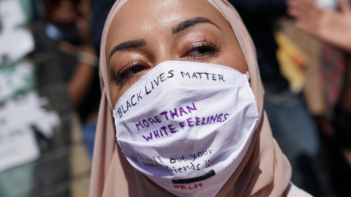 05 black more than white.jpg